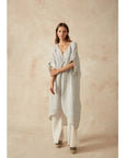 Woman Wearing Estilo Emporio La Vista Linen Dress - Binario - Dress LUXAMORE