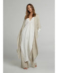 Woman Wearing Estilo Emporio Tie Kimono - Scorpione Natural - JACKET LUXAMORE