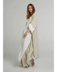 Woman Wearing Estilo Emporio Tie Kimono - Scorpione Natural - JACKET LUXAMORE