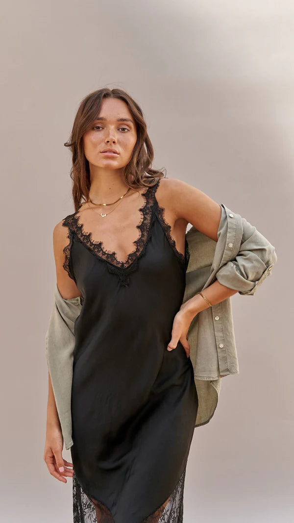 Alemais Sustainable Florence-Shirt close up worn by model LUXAMORE