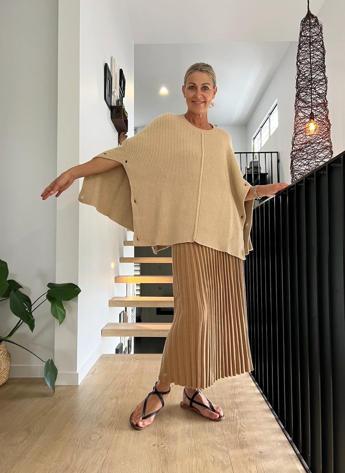 Lemme Cashmere Sweater Oversize Knit - Made In Italy: Beige worn by model in natural setting LUXAMORE 