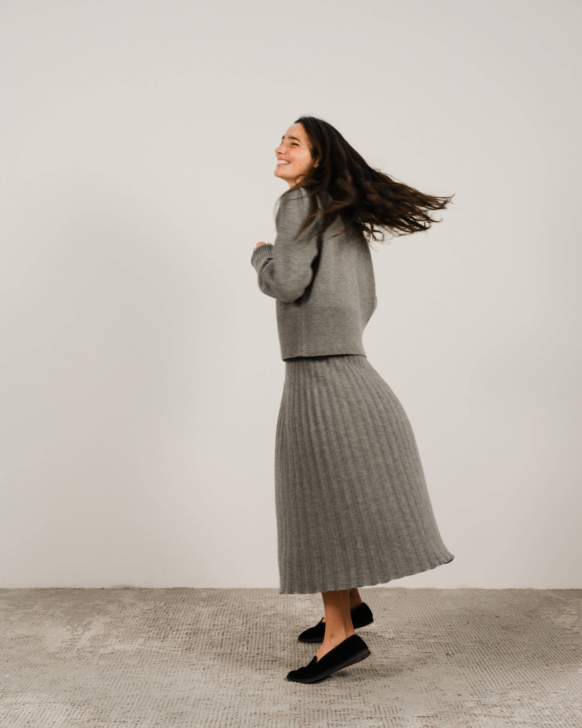 Cashmere pleated skirt Made in Italy by Lemme - Caramello worn by model in natural setting LUXAMORE 