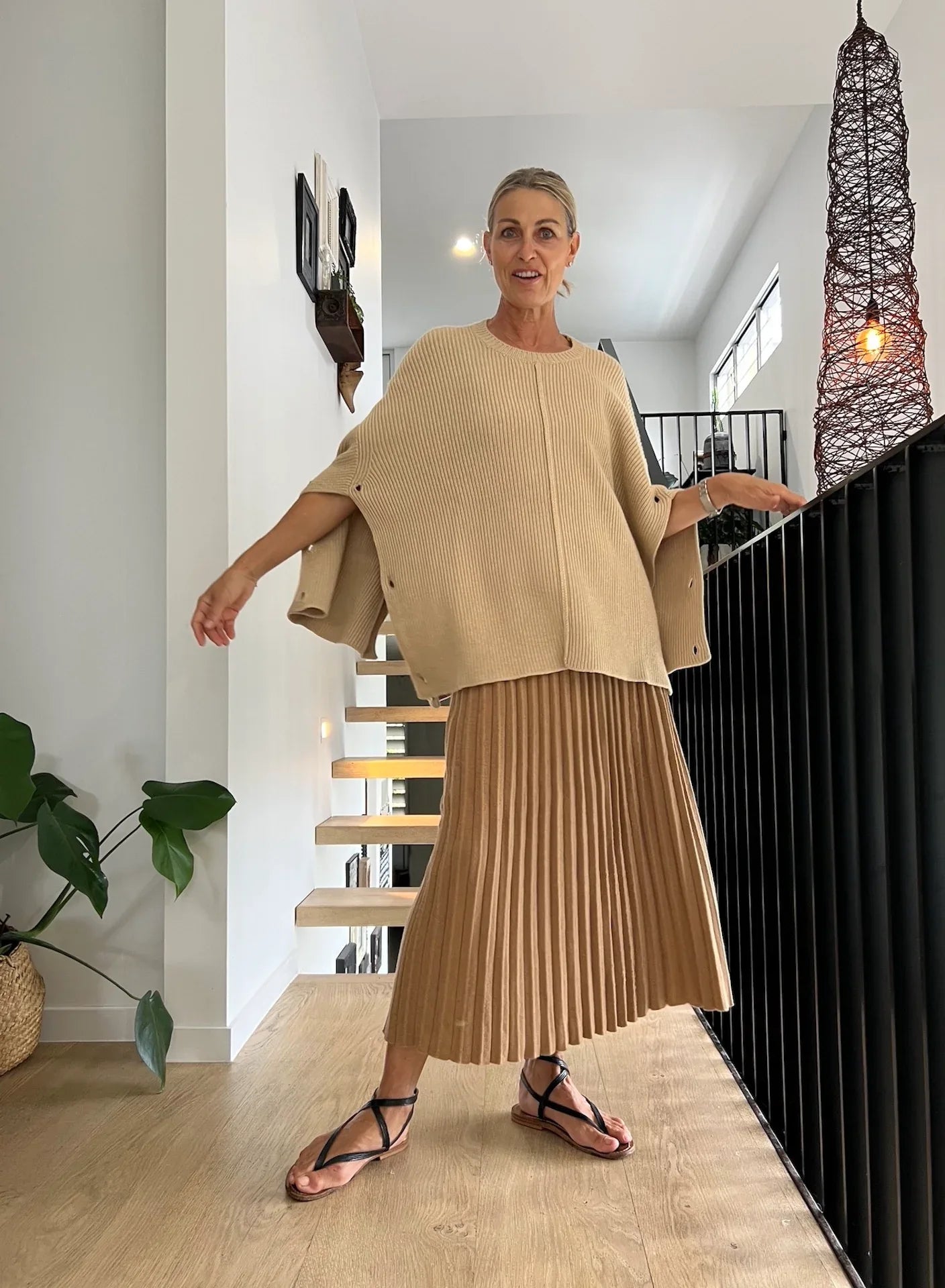 Lemme Cashmere Sweater Oversize Knit - Made In Italy: Beige worn by model in natural setting LUXAMORE 