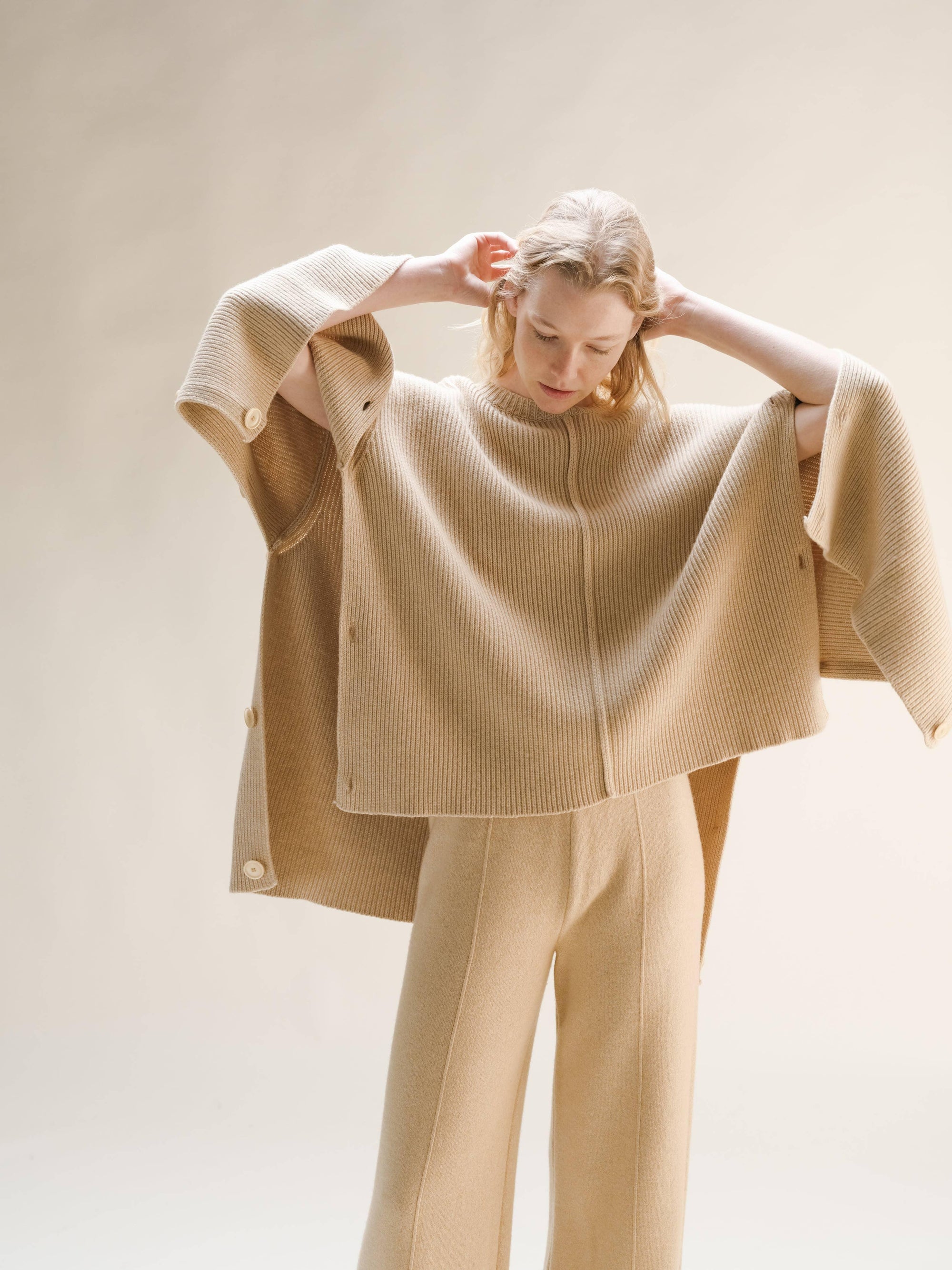 Lemme Cashmere Sweater Oversize Knit - Made In Italy: Beige worn by model in natural setting LUXAMORE 