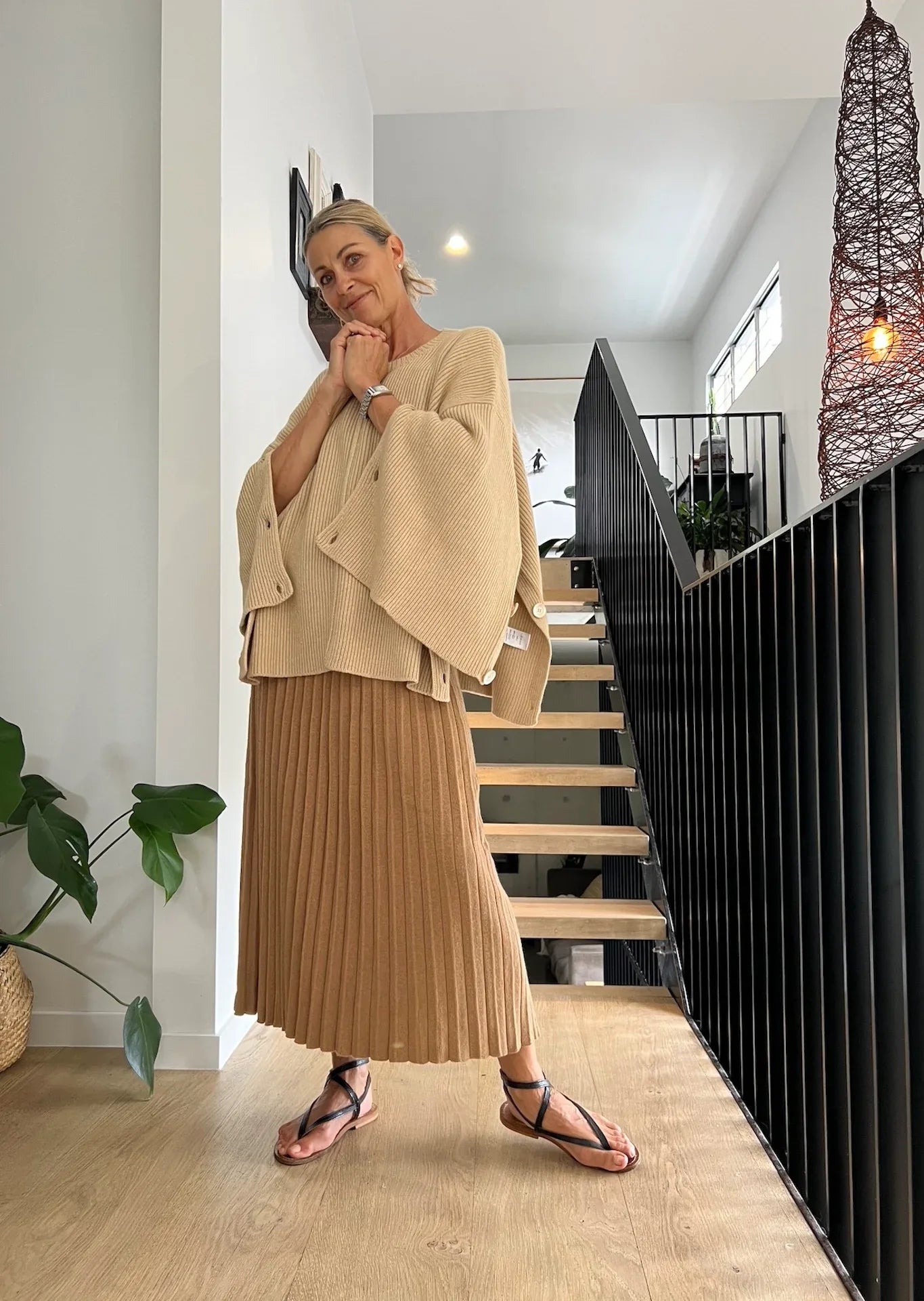Lemme Cashmere Sweater Oversize Knit - Made In Italy: Beige worn by model in natural setting LUXAMORE 