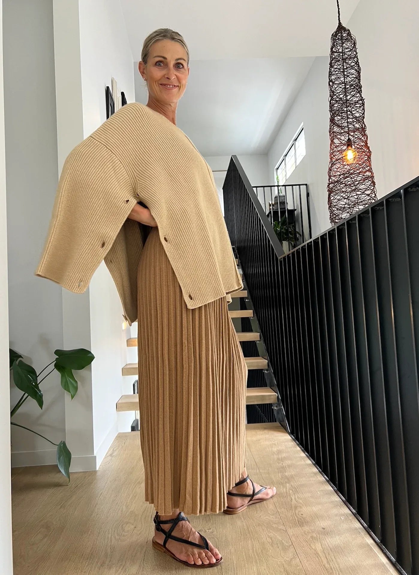 Lemme Cashmere Sweater Oversize Knit - Made In Italy: Beige worn by model in natural setting LUXAMORE 