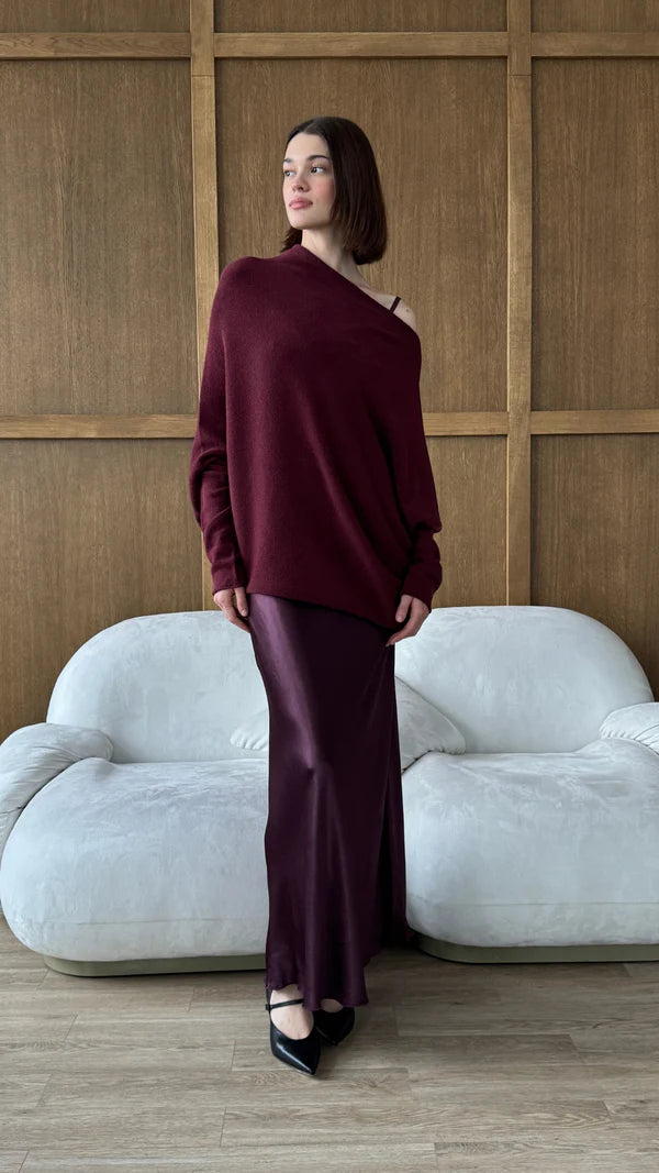 Charli - Natalie Asymmetric Sweater - Burgundy LUXAMORE  