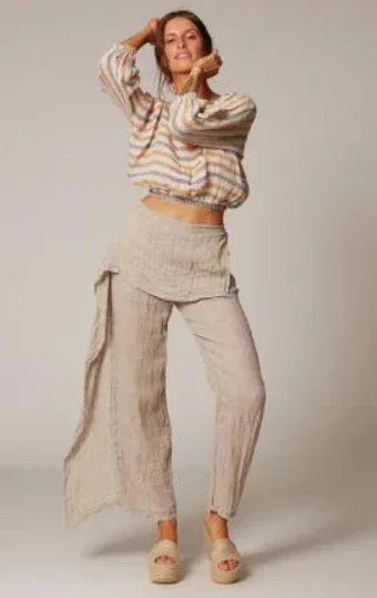 Estilo Emporio Linen Pant Coco worn by model in natural setting LUXAMORE 