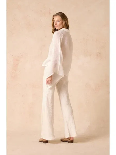 Estilo Emporio Cono Shirt worn by model in natural setting LUXAMORE 