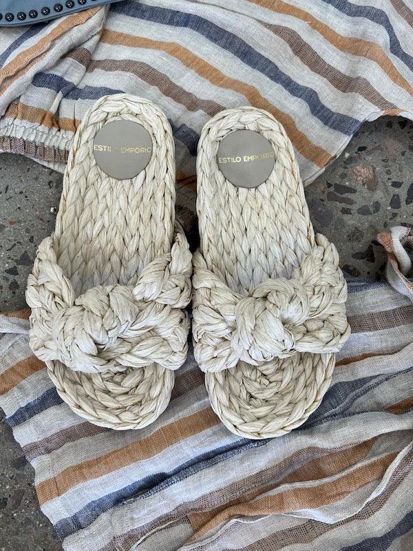 Estilo Emporio Diverti Short worn by model in natural setting LUXAMORE 