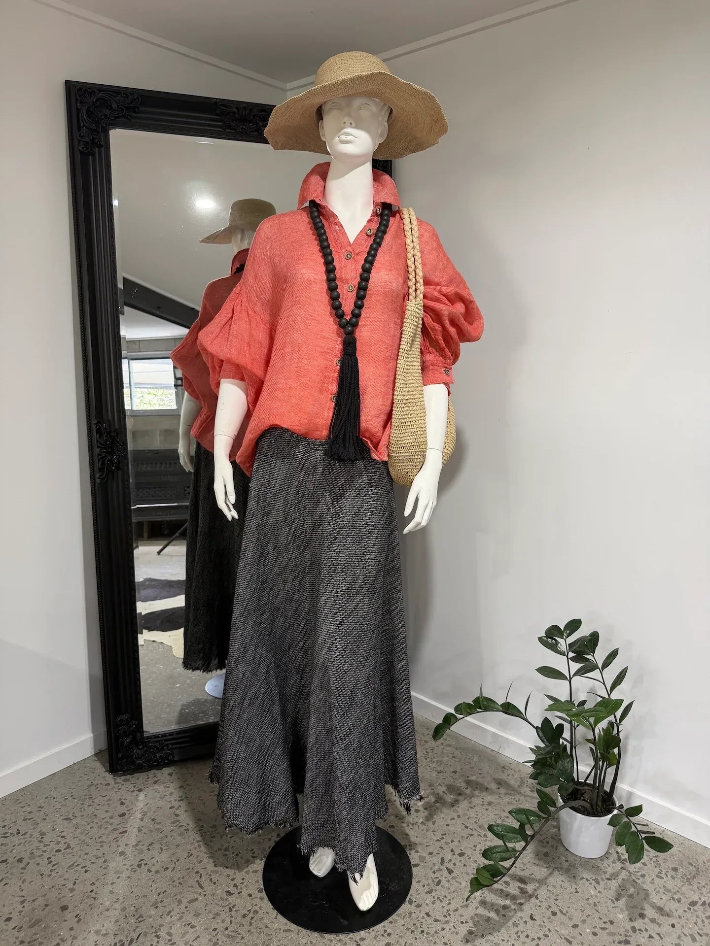 Estilo Emporio Exclusive Maxi Ruota Skirt in Aida Pesante Black - LUXAMORE