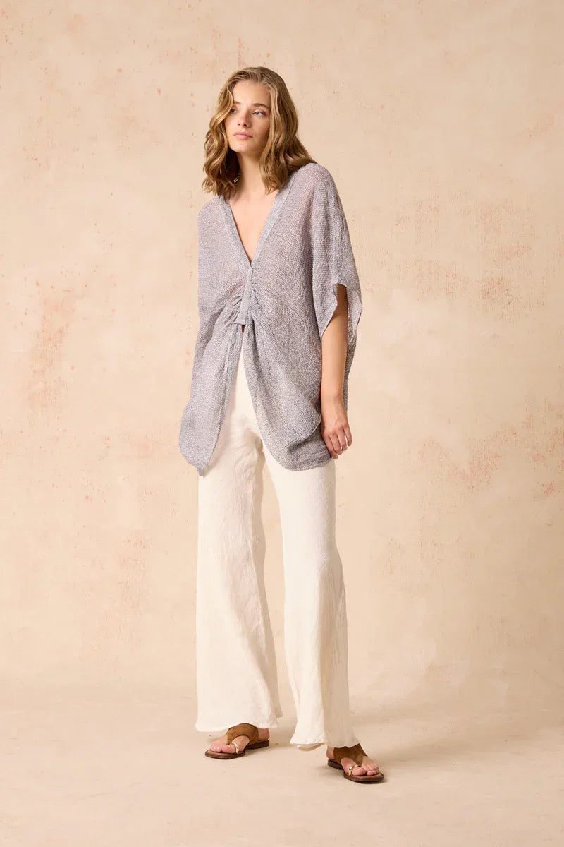 Estilo Emporio Falla Top - Rete Anthracite worn by model in natural setting LUXAMORE 