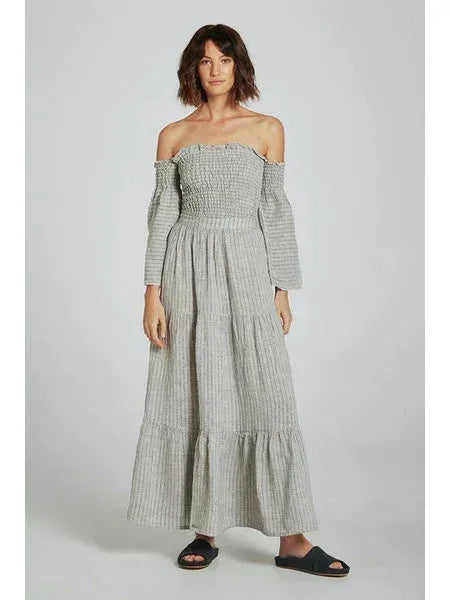 Estilo Emporio Fiorella Top - Grey worn by model in natural setting LUXAMORE 