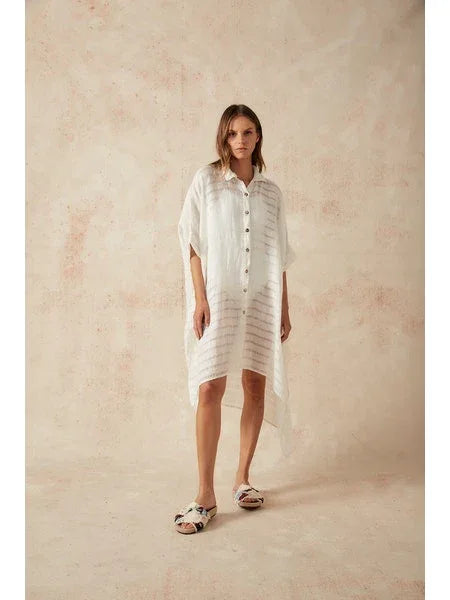 Estilo Emporio La Cota Cover Up Linen Dress worn by model in natural setting LUXAMORE 