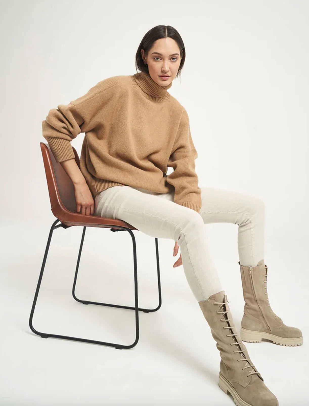 Estilo Emporio Linen Pant Stretch- Natural worn by model in natural setting LUXAMORE 