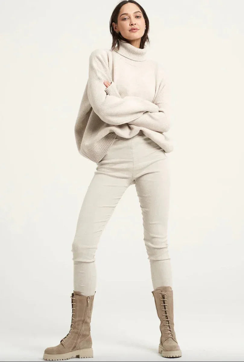 Estilo Emporio Linen Pant Stretch- Natural worn by model in natural setting LUXAMORE 