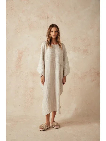 Estilo Emporio Nebbilio Linen Dress - Lyla worn by model in natural setting LUXAMORE 