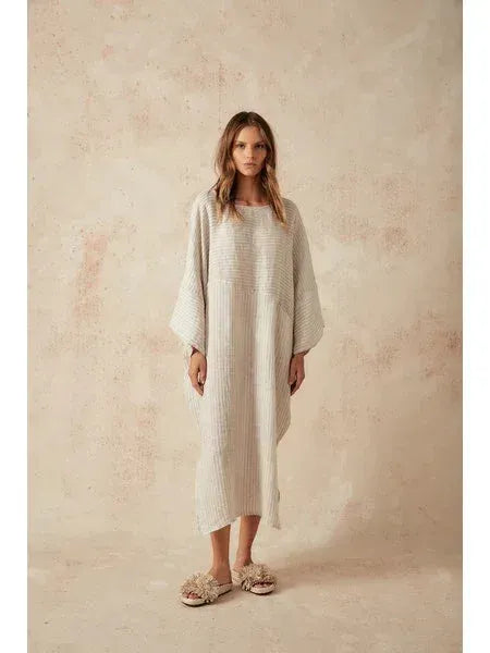 Estilo Emporio Nebbilio Linen Dress - Lyla worn by model in natural setting LUXAMORE 