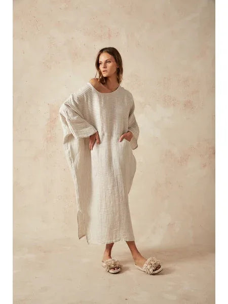 Estilo Emporio Nebbilio Linen Dress - Lyla worn by model in natural setting LUXAMORE 