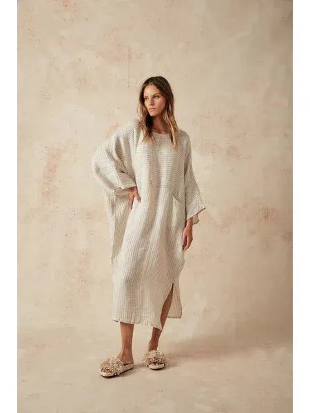 Estilo Emporio Nebbilio Linen Dress - Lyla worn by model in natural setting LUXAMORE 