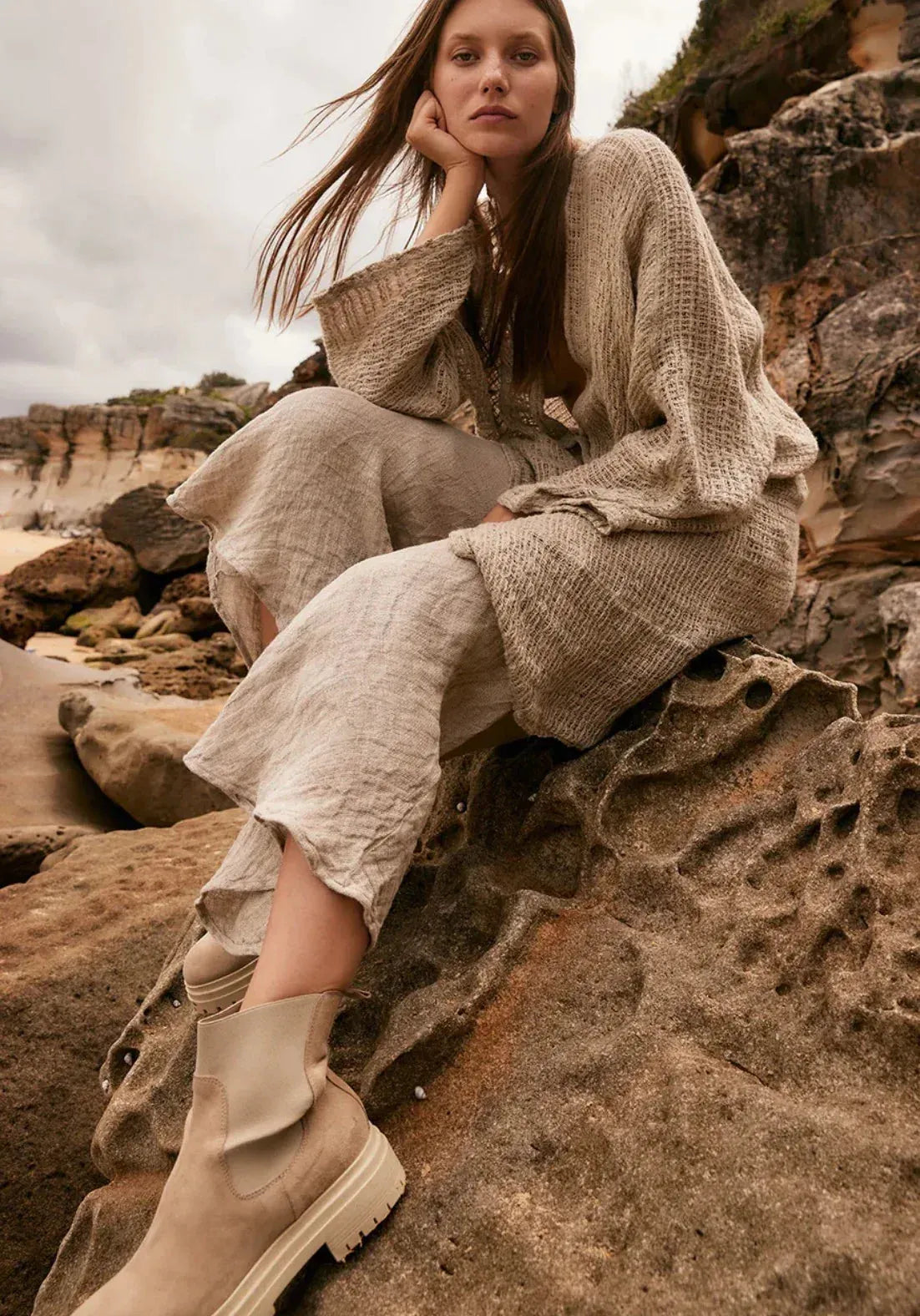Estilo Emporio Linen Pant Novo Flare - Brasile Natural worn by model in natural setting LUXAMORE 