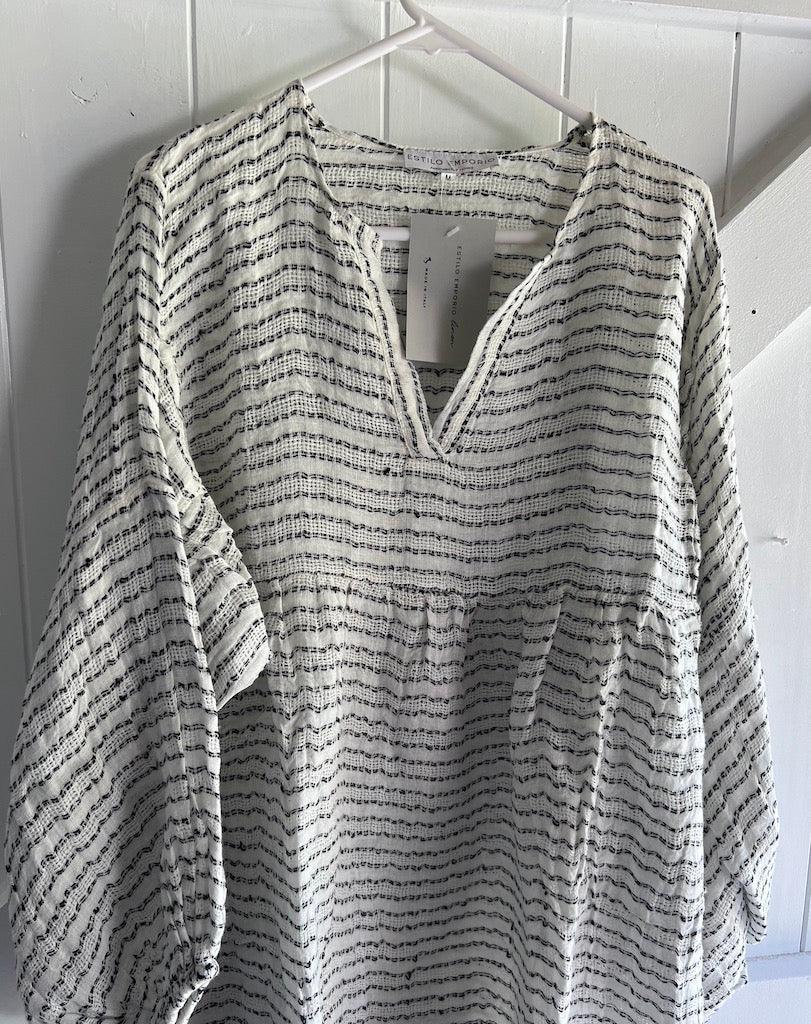 Estilo Emporio Stella Linen Dress - Binario worn by model in natural setting LUXAMORE 