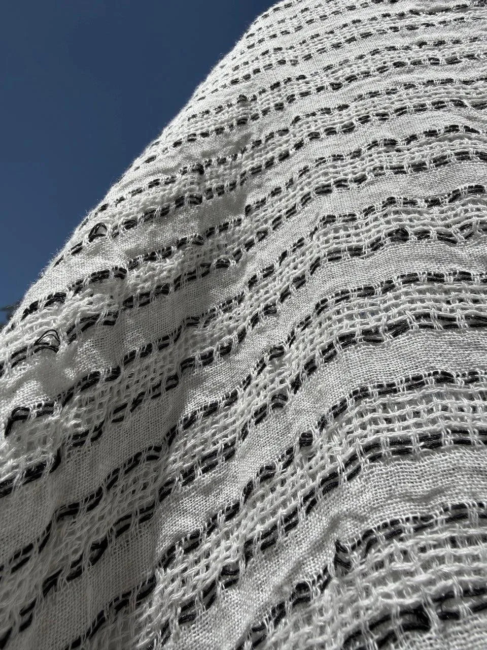 Estilo Emporio La Vista Linen Dress - Binario worn by model in natural setting LUXAMORE 