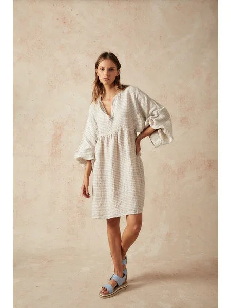 Estilo Emporio Stella Linen Dress - Lyla worn by model in natural setting LUXAMORE 