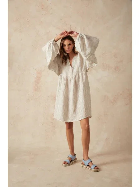 Estilo Emporio Stella Linen Dress - Lyla worn by model in natural setting LUXAMORE 