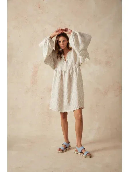 Estilo Emporio Stella Linen Dress - Lyla worn by model in natural setting LUXAMORE 