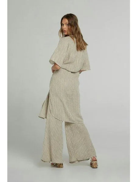 Estilo Emporio Tie Kimono - Scorpione Natural worn by model in natural setting LUXAMORE 