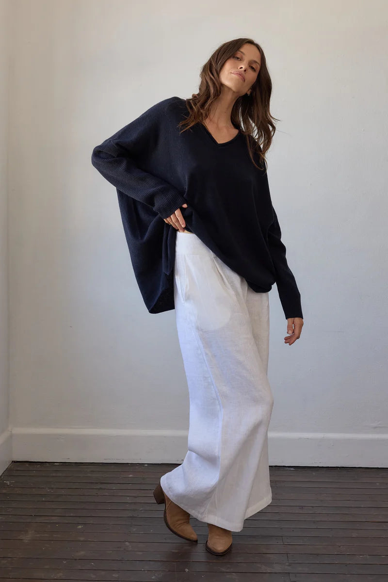 Estilo Emporio Zoe Cashmere - Navy sustainable knit worn by model in studio LUXAMORE  