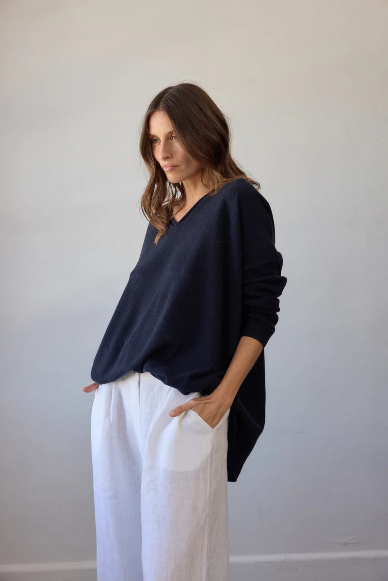Estilo Emporio Zoe Cashmere - Navy sustainable knit worn by model in studio LUXAMORE  