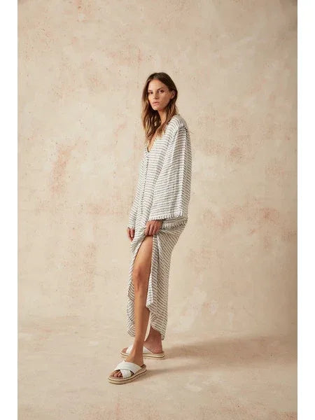 Estilo Emporio Zorba Maxi Linen Dress worn by model in natural setting LUXAMORE 