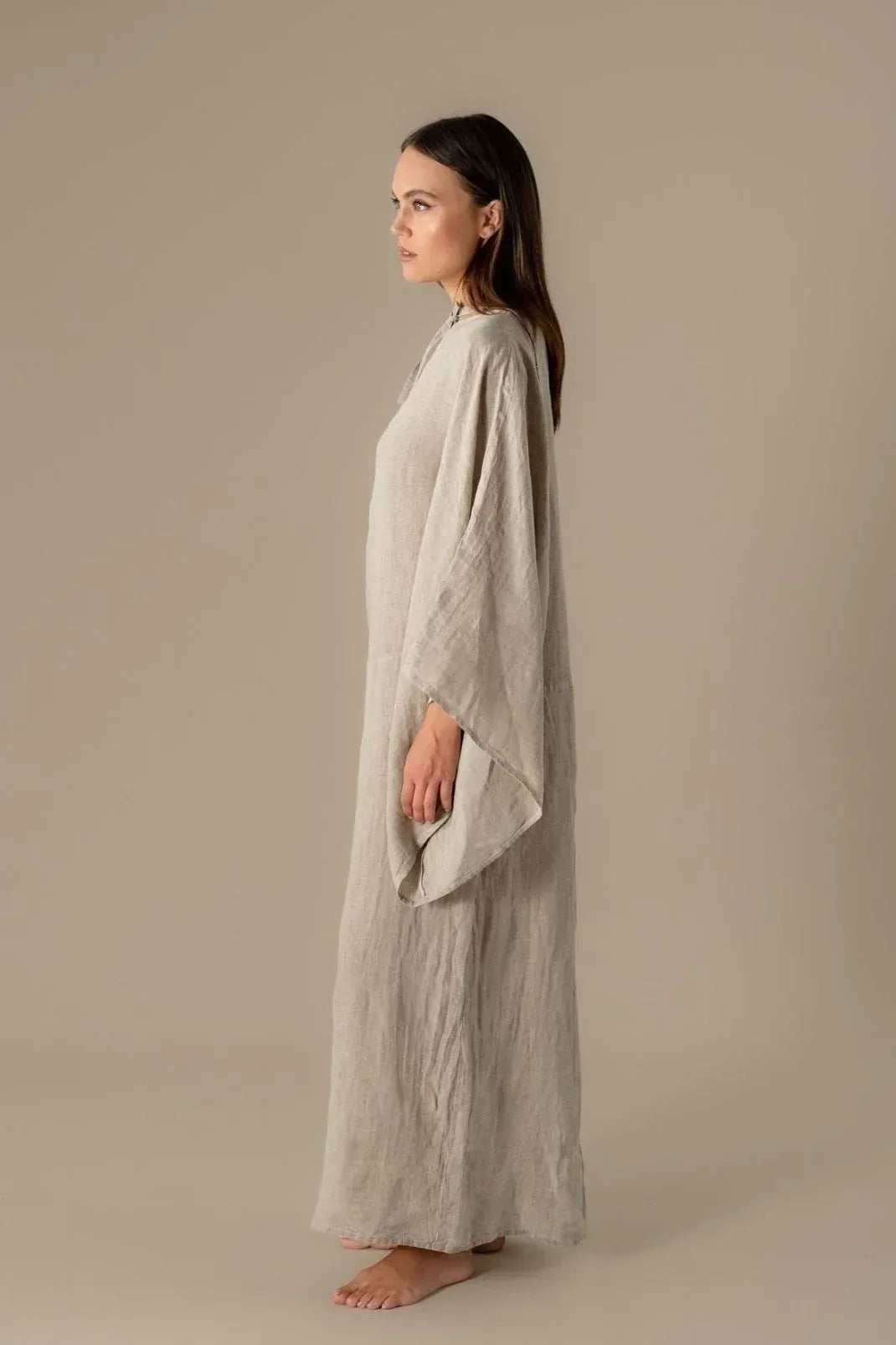 Woman Wearing La Bottega di Brunella Linen Dress VESTITO MOSE' - Battista linen dress LUXAMORE 