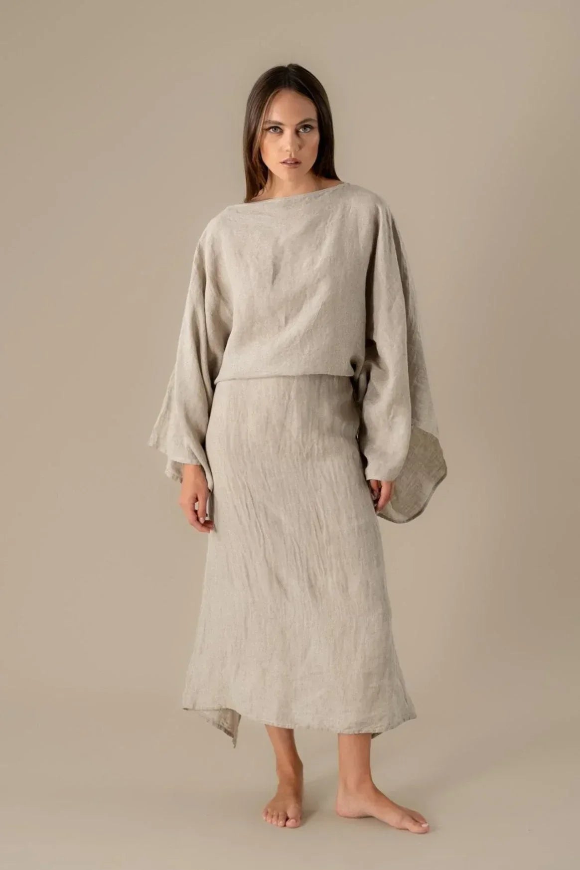 Woman Wearing La Bottega di Brunella Linen Dress VESTITO MOSE' - Battista linen dress LUXAMORE 