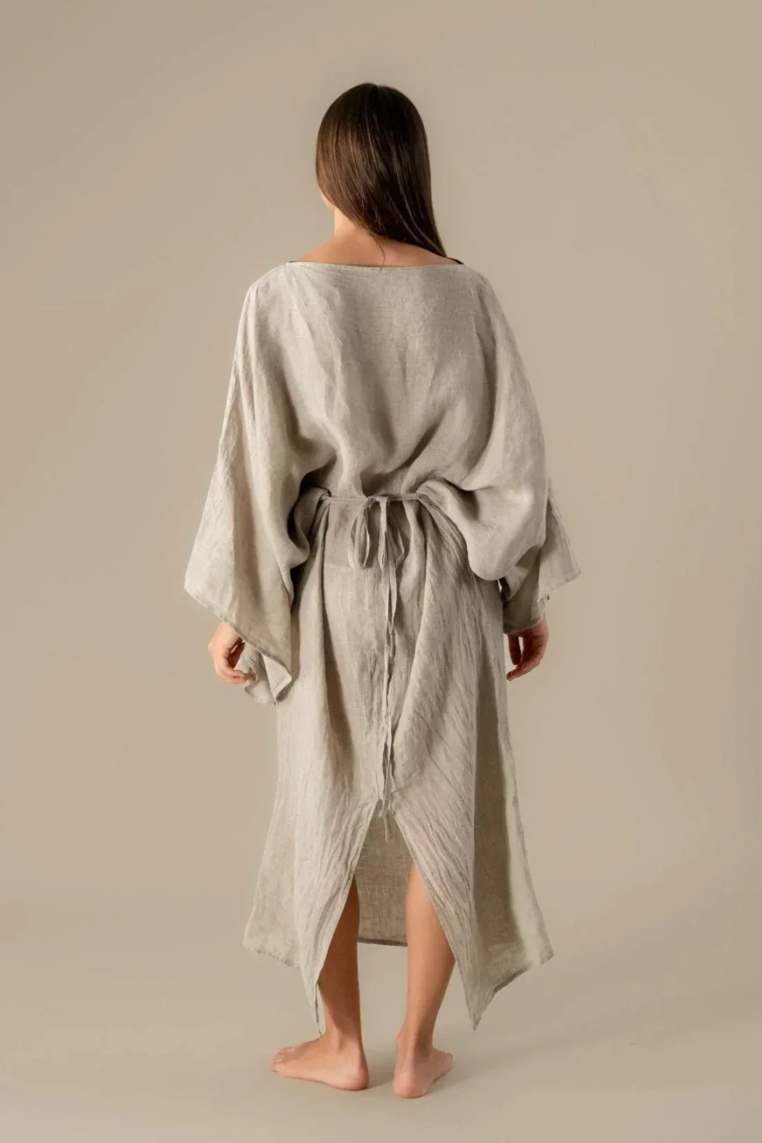 Woman Wearing La Bottega di Brunella Linen Dress VESTITO MOSE' - Battista linen dress LUXAMORE 