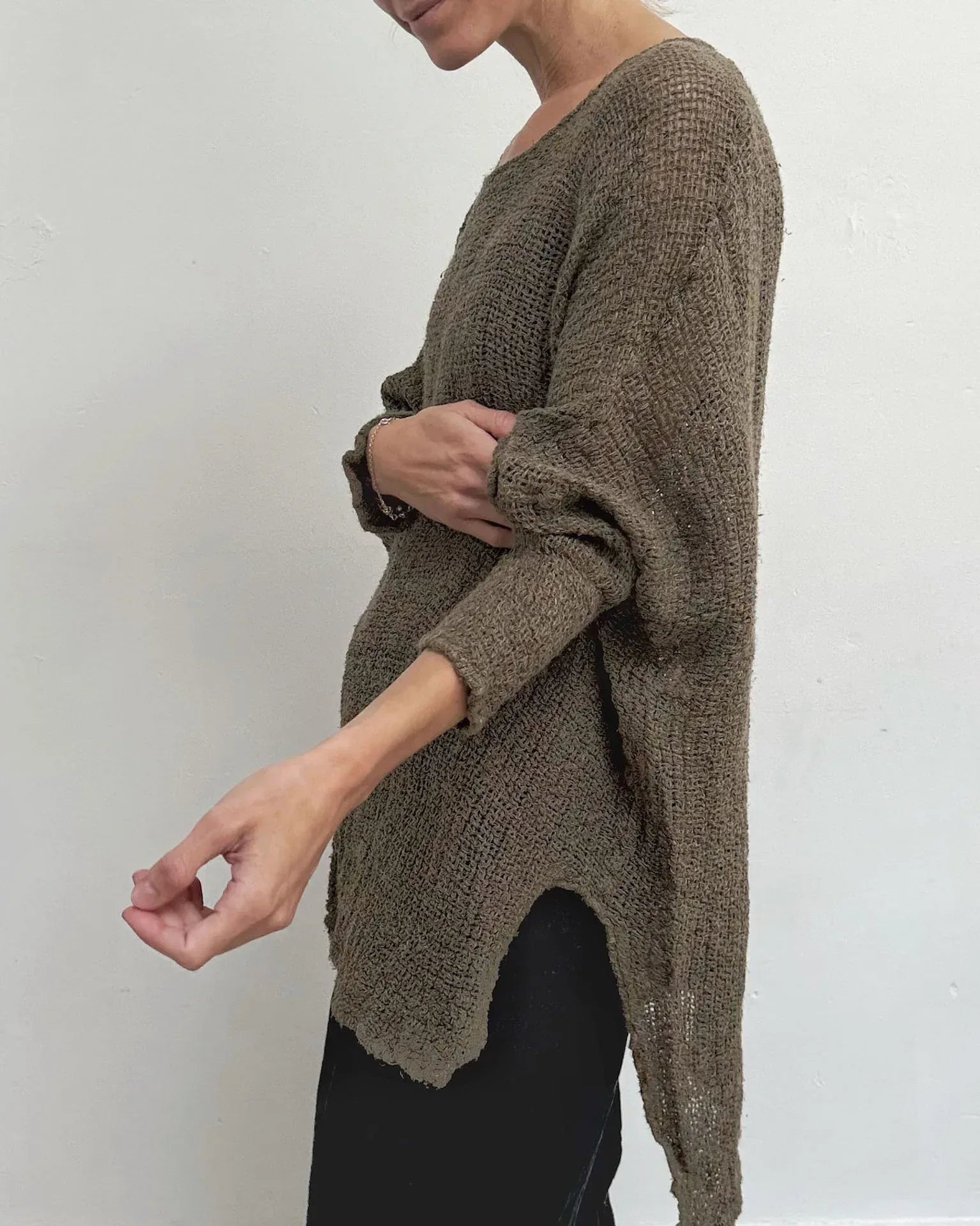 La Bottega di Brunella Top Maglia Bonta - Campagna Fossil worn by model in natural setting LUXAMORE 