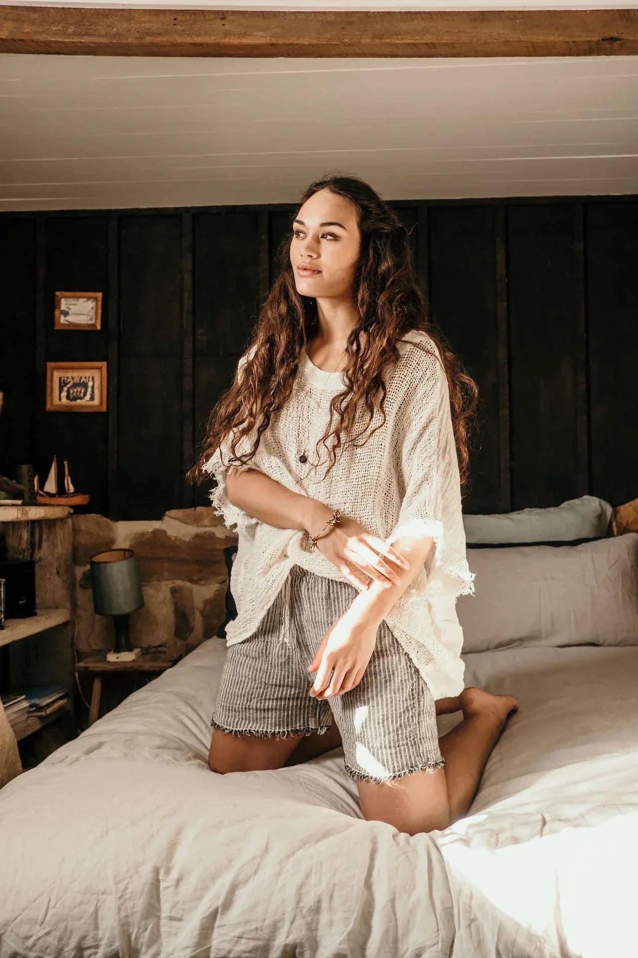 Woman Wearing La Bottega di Brunella Top Maglia Corsara - Campagna latte - Tops LUXAMORE