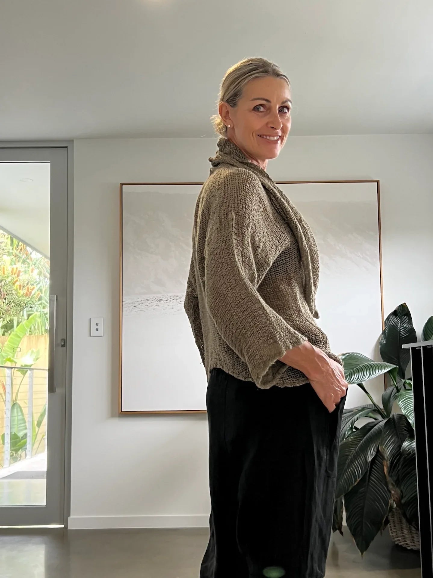 La Bottega di Brunella Top Maglia Delusa - Campagna Fossil worn by model in natural setting LUXAMORE 