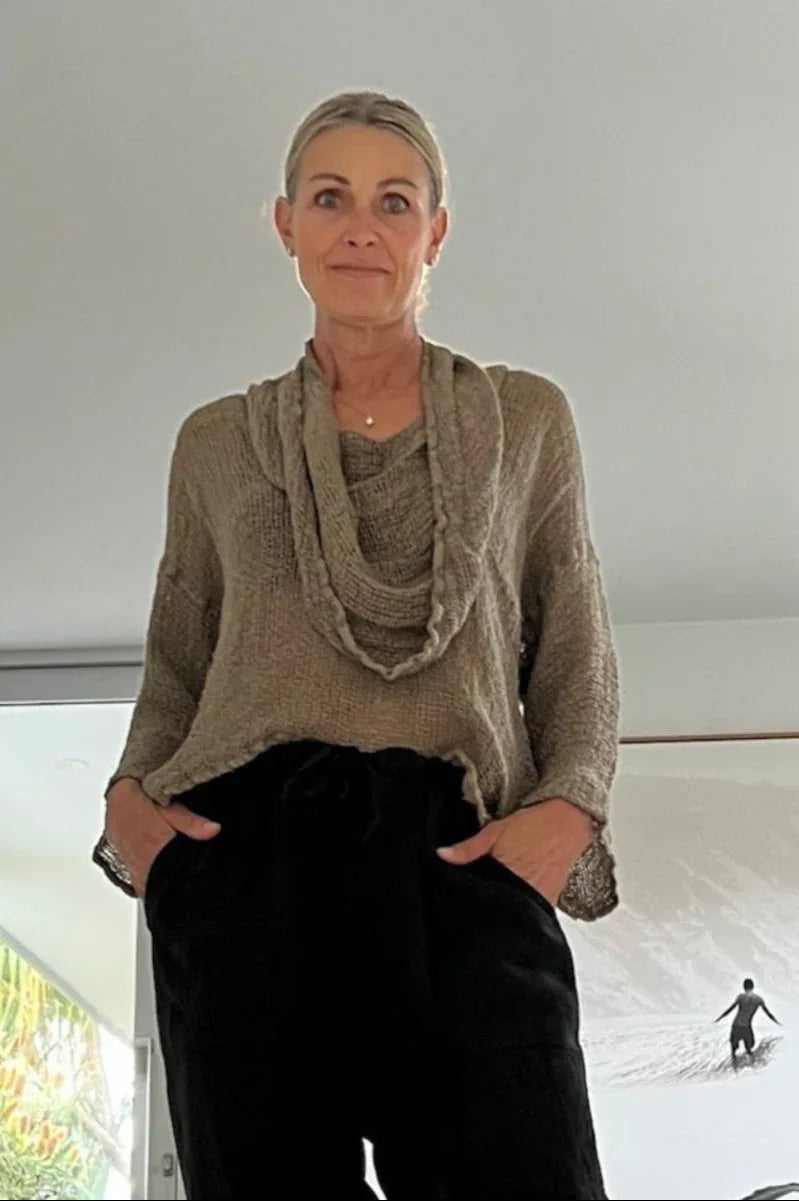 La Bottega di Brunella Top Maglia Delusa - Campagna Fossil worn by model in natural setting LUXAMORE 