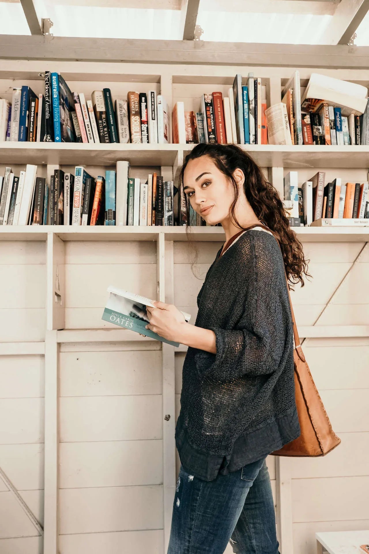 La Bottega di Brunella Top Maglia Europa - Campagna Blu worn by model in natural setting LUXAMORE 