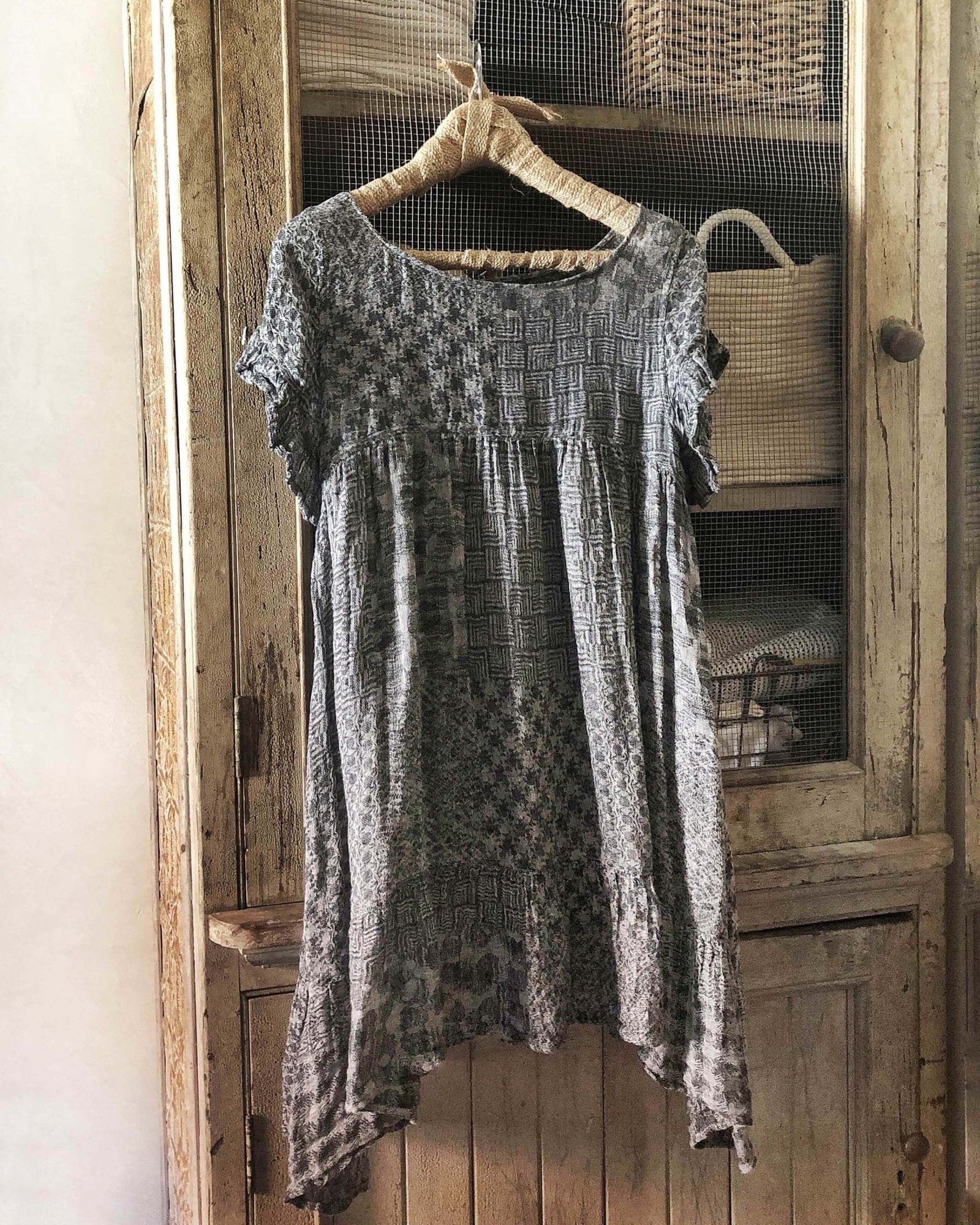 La Bottega di Brunella VESTITO BUFFETTONE - Burdell Nero - Fossil worn by model sustainably made in italy AW26 LUXAMORE  
