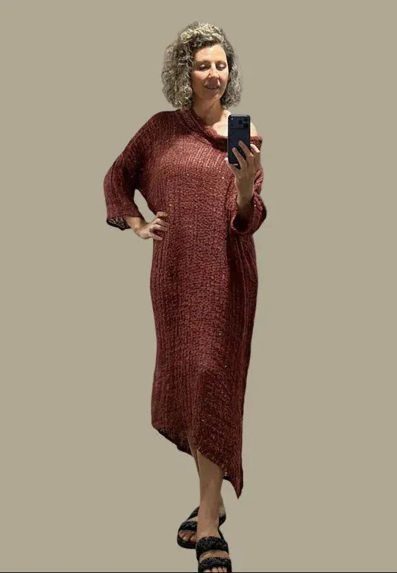 La Bottega di Brunella VESTITO SHARM - Egitto Maron worn by model in natural setting LUXAMORE 