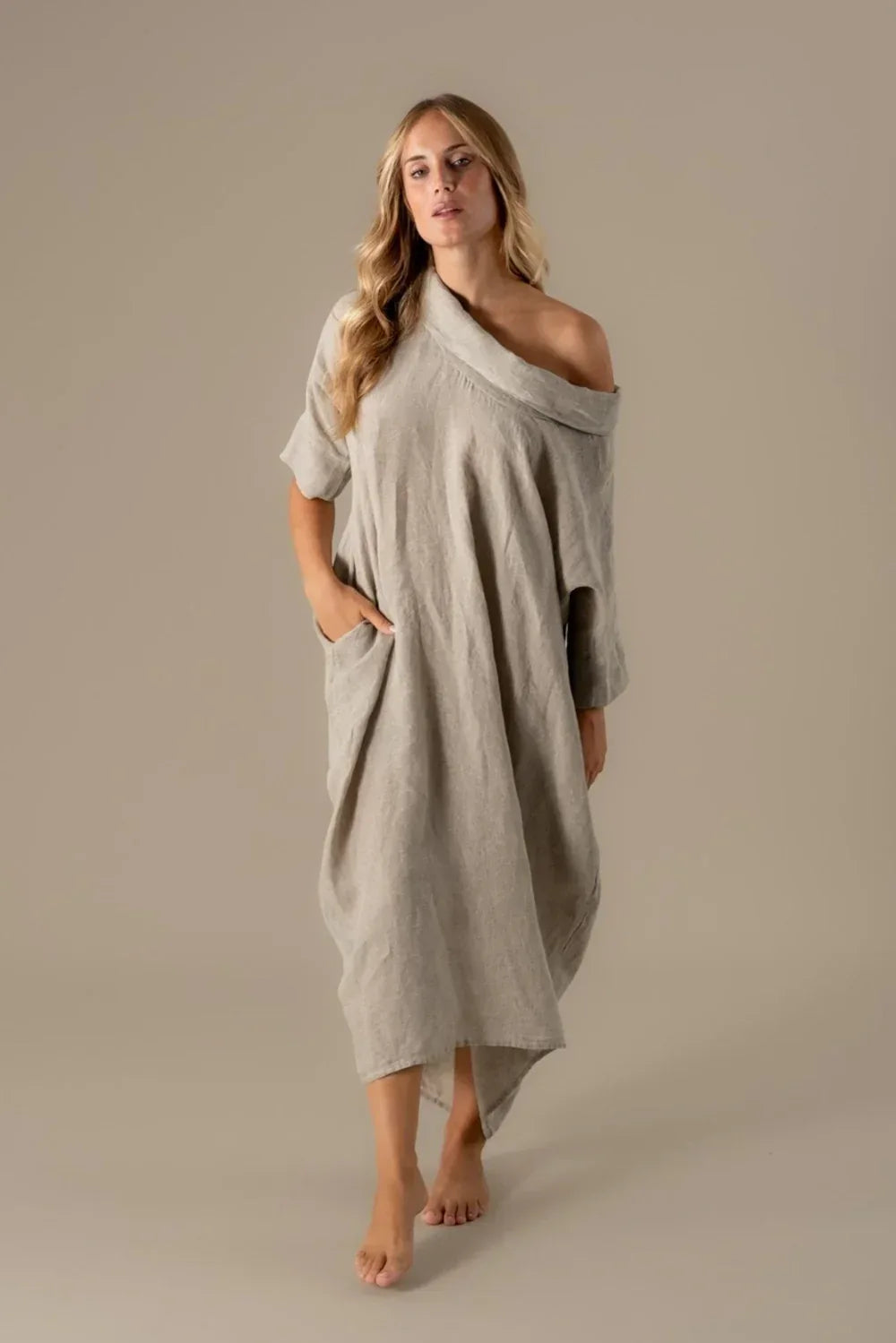 Woman Wearing La Bottega di Brunella VESTITO SULTANO - Pergamena linen dress LUXAMORE 