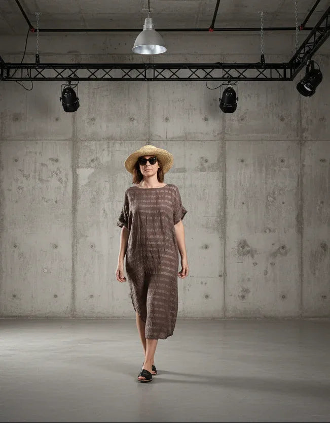 La Bottega di Brunella VESTITO WOW - Riga Luxor Carrubo worn by model in natural setting LUXAMORE 