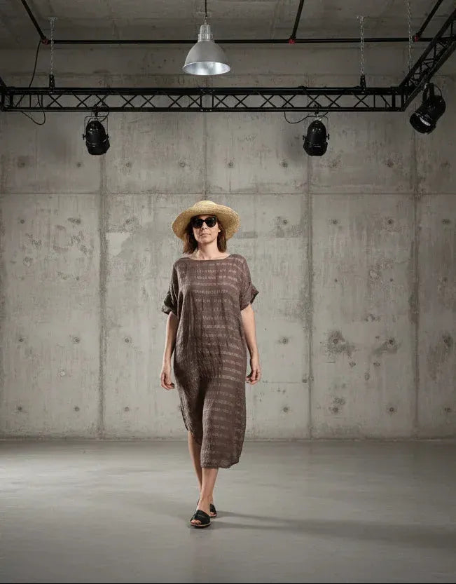 La Bottega di Brunella VESTITO WOW - Riga Luxor Carrubo worn by model in natural setting LUXAMORE 