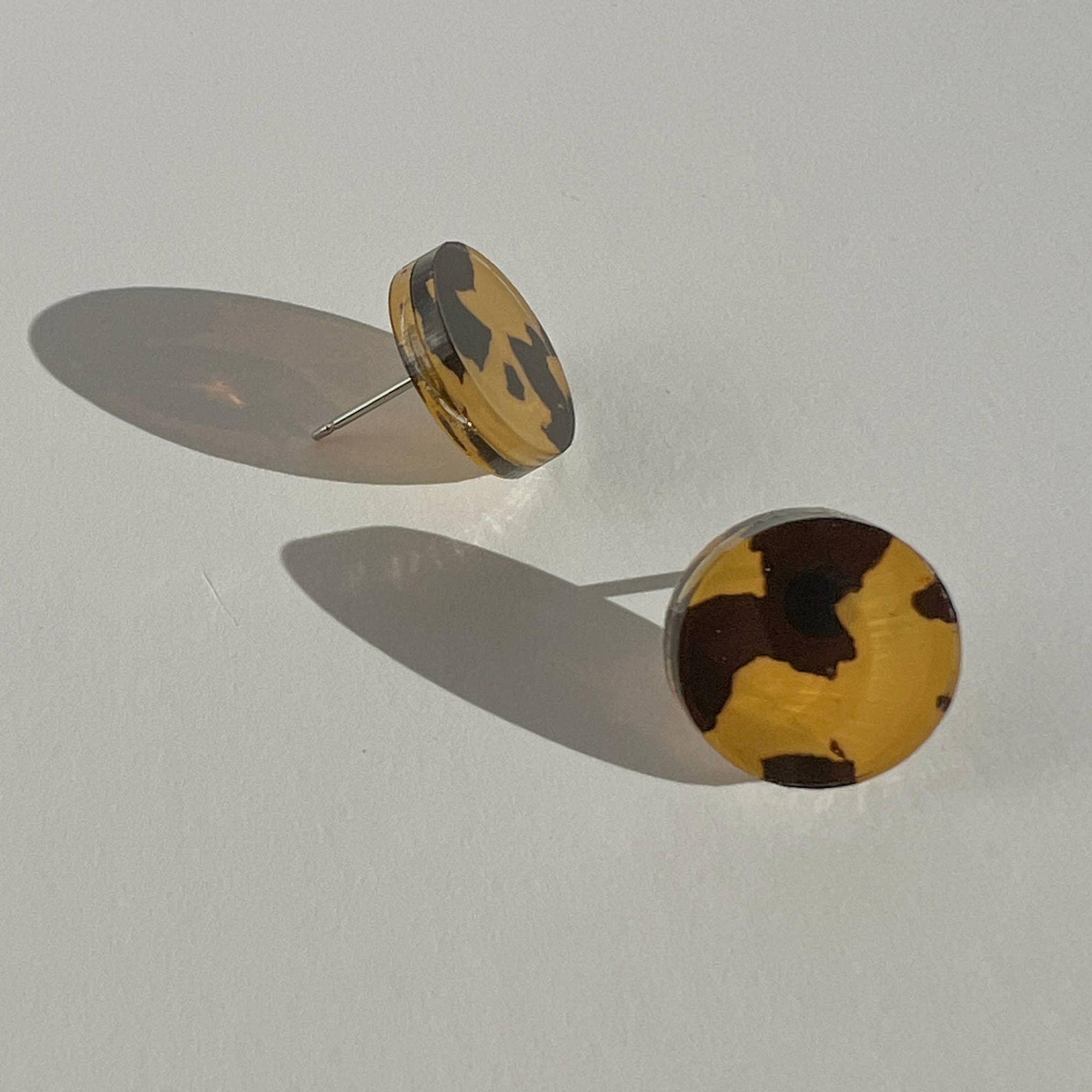 Mingled Tortoise Shell Round Stud Earrings - 15mm worn by model in natural setting LUXAMORE 