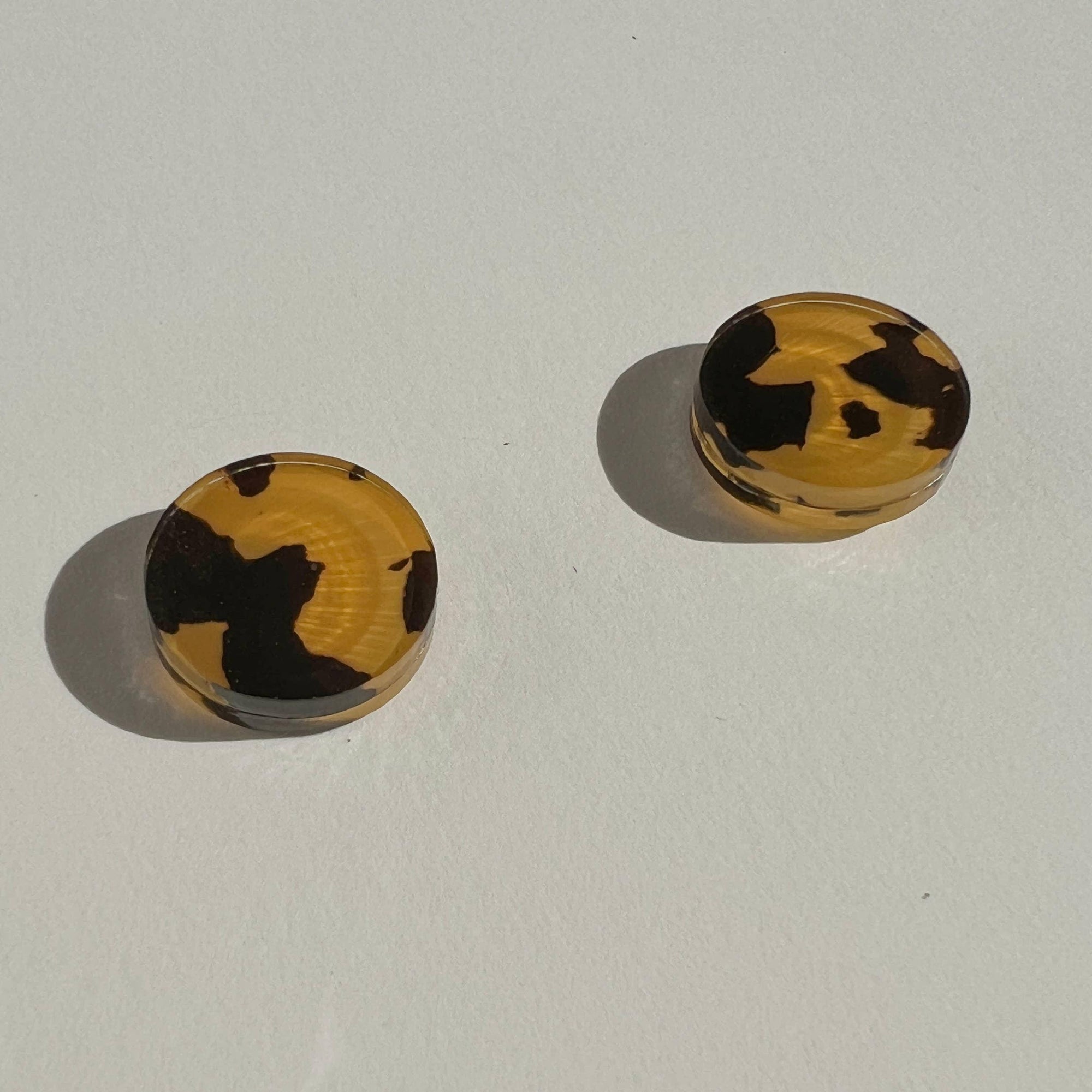 Mingled Tortoise Shell Round Stud Earrings - 15mm worn by model in natural setting LUXAMORE 