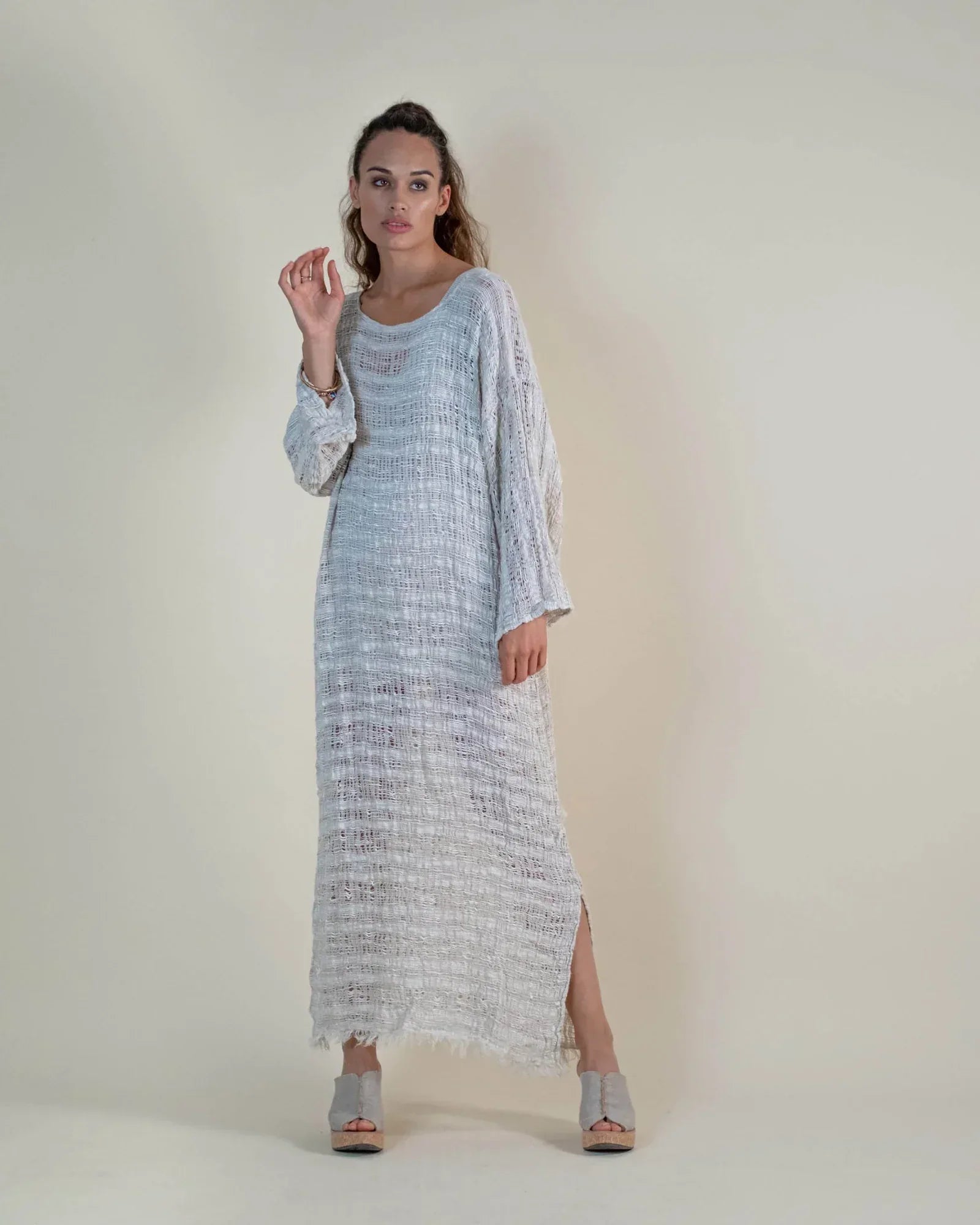 Woman Wearing La Bottega di Brunella Linen Dress VESTITO GALASSIA - Rete Galaxy Mesh linen dress LUXAMORE 